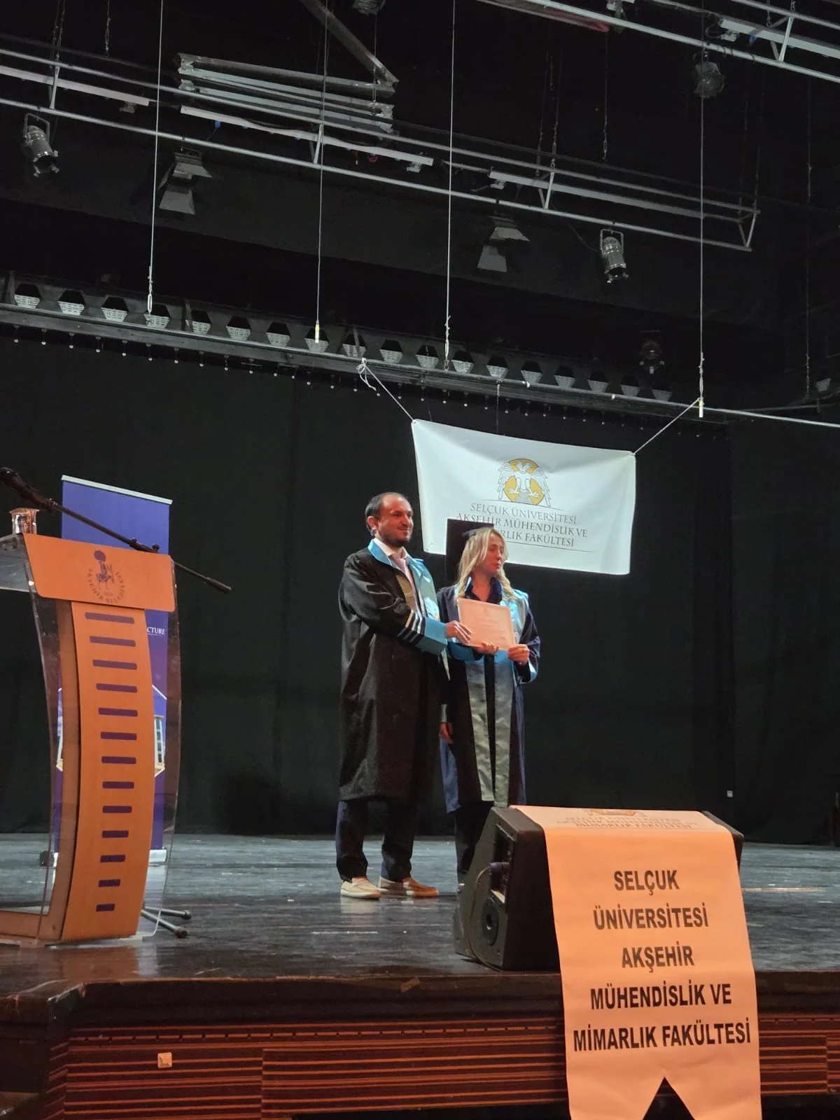 Akşehir Mühendislik ve Mimarlık Fakültesi’nde Mezuniyet Coşkusu